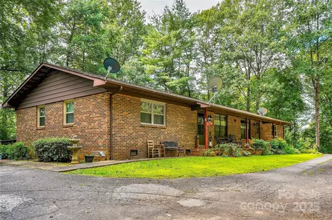 69 Mountain St, Marion, NC 28752