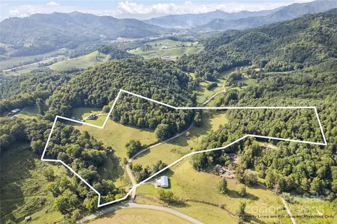 44 Jenkins Rd, Waynesville, NC 28785