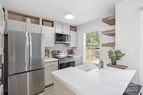 8250 Circle Tree Ln, Charlotte, NC 28277
