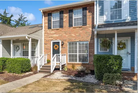 8250 Circle Tree Ln, Charlotte, NC 28277