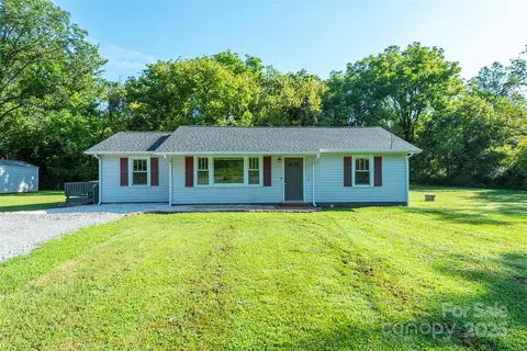 2305 Rutherford Rd, Marion, NC 28752