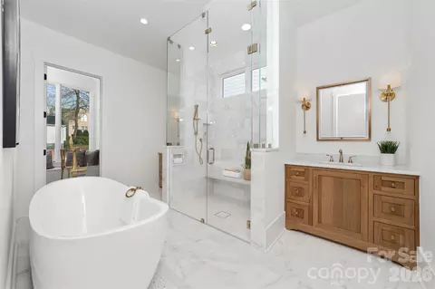 Bath - 216 Walnut St, Davidson, NC 28036 photo 2 of 8