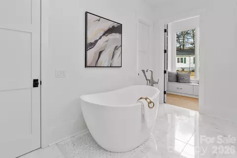Bath - 216 Walnut St, Davidson, NC 28036 photo 3 of 8