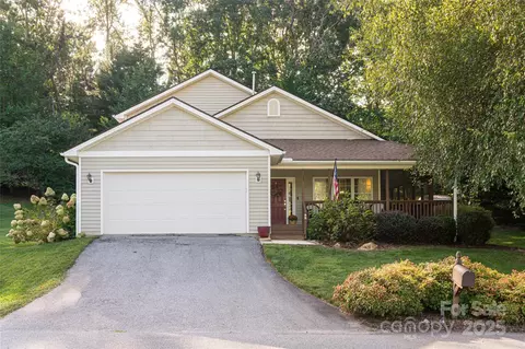72 Edgewater Ln, Mills River, NC 28759