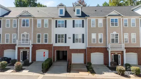 6844 Park Place Dr, Charlotte, NC 28262