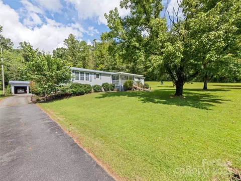 6587 Skyland Dr, Sylva, NC 28779 photo 2