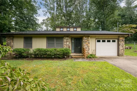 1 Rockwood Ln, Arden, NC 28704