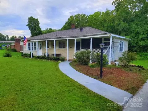 848 Meadowood Ne Dr NE, Lenoir, NC 28645