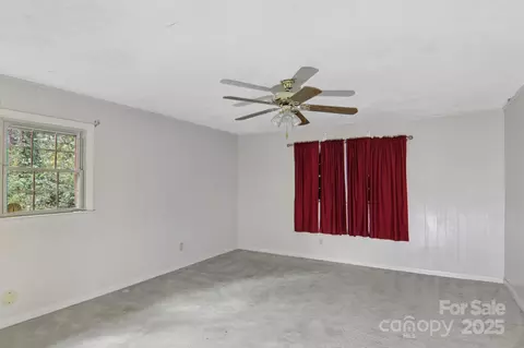Bedroom - 190 Turkey Creek Rd, Clyde, NC 28721 photo 3 of 4