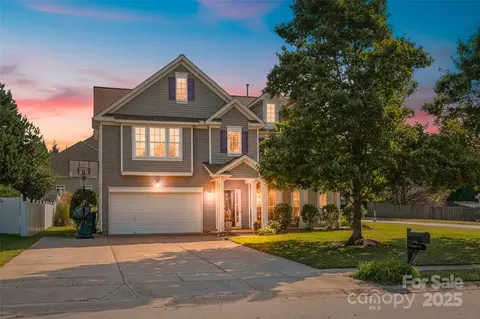 210 Golden Valley Dr, Mooresville, NC 28115