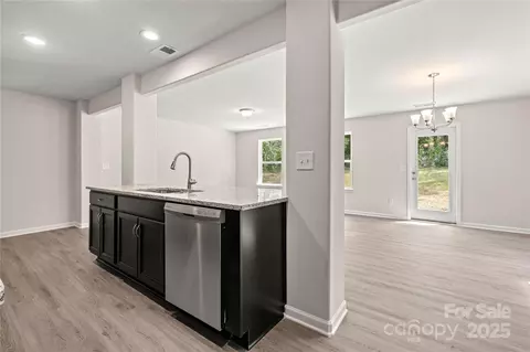 703 E Dunlap St, Lancaster, SC 29720 photo 5