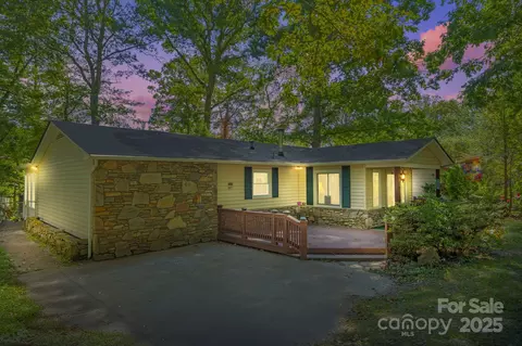 602 Tomahawk Ave, Black Mountain, NC 28711
