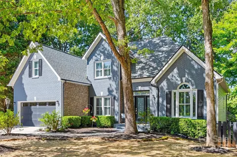 9001 Windjammer Dr, Tega Cay, SC 29708