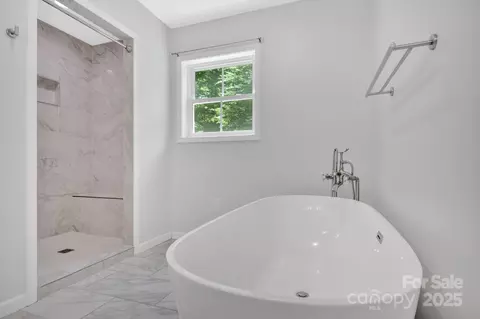 Bath - 155 Pebble Ridge Rd, Spruce Pine, NC 28777 photo 5 of 6