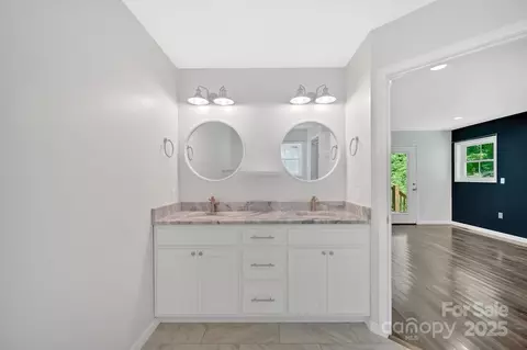 Bath - 155 Pebble Ridge Rd, Spruce Pine, NC 28777 photo 3 of 6