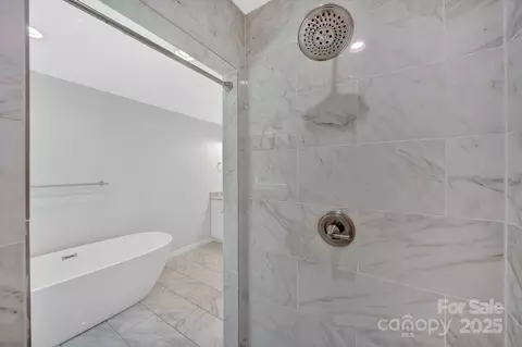 Bath - 155 Pebble Ridge Rd, Spruce Pine, NC 28777 photo 2 of 6