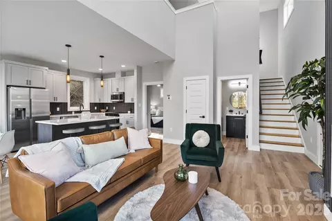 80 Upper Moffitt Rd, Asheville, NC 28805