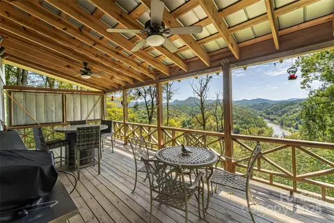386 Old Log Rd, Green Mountain, NC 28740