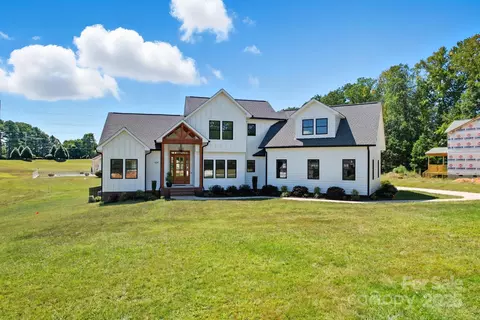 604 Muirfield Dr, Albemarle, NC 28001