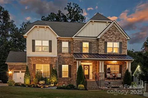 15933 Arabian Mews Ln, Charlotte, NC 28278