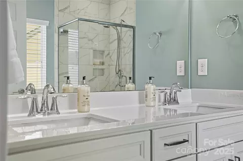 Bath - 3719 Lenox Ln, Denver, NC 28037 photo 4 of 6