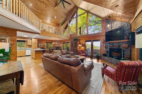 531 Nottingham Rd, Maggie Valley, NC 28751