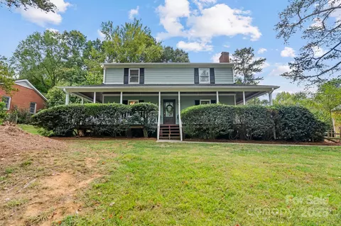 1114 Autumnwood Ln, Charlotte, NC 28213