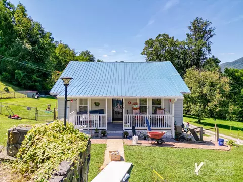 114 Walnut St, Marion, NC 28752