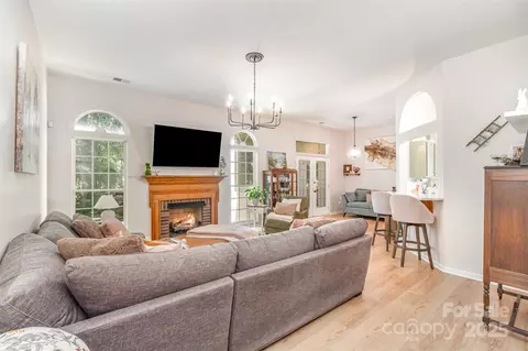 2632 Yarrow Rd, Charlotte, NC 28213