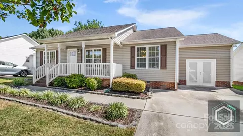 3617 Southpark Dr, High Point, NC 27263