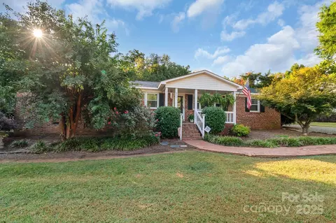 6401 Cumberland Dr, Harrisburg, NC 28075