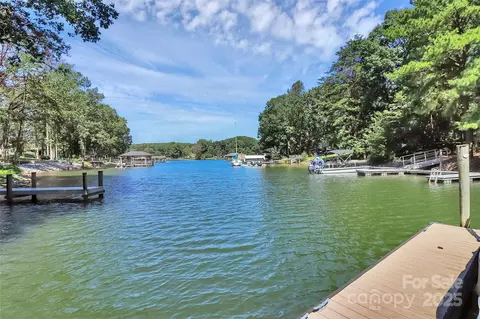 109 Lynn Cove Ln, Mooresville, NC 28117