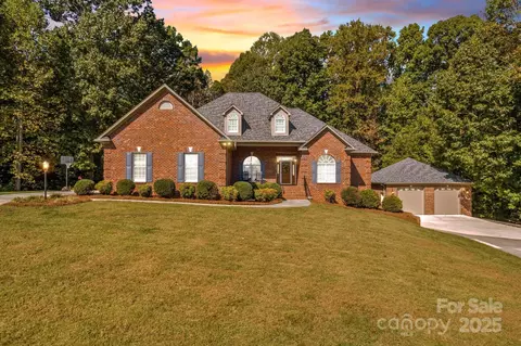 100 Burkeview Ct, Lexington, NC 27295