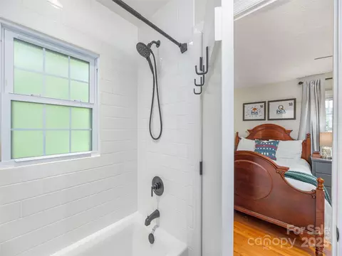 Bath - 868 Mulberry St, Clyde, NC 28721 photo 3 of 3