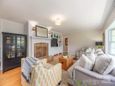 Living - 868 Mulberry St, Clyde, NC 28721 photo 1 of 4