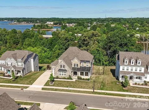 315 W Waterlynn Rd, Mooresville, NC 28117
