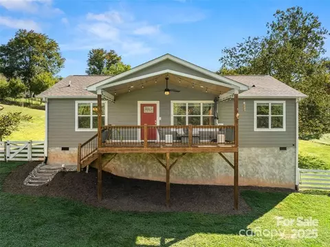119 Dapple Rd, Candler, NC 28715
