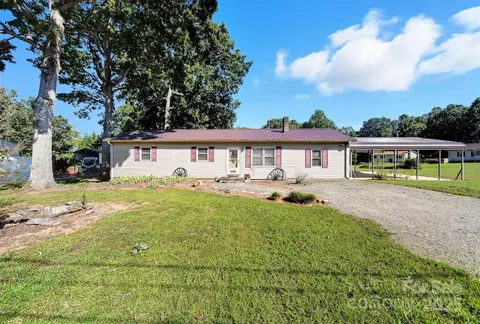 1538 Kings Rd, Hickory, NC 28602