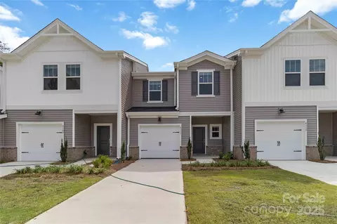 4113 Summit Woods Dr, Charlotte, NC 28216