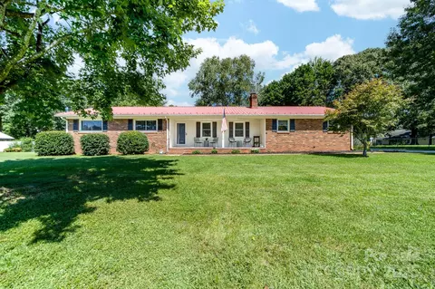 2671 Surrey Dr, Lincolnton, NC 28092