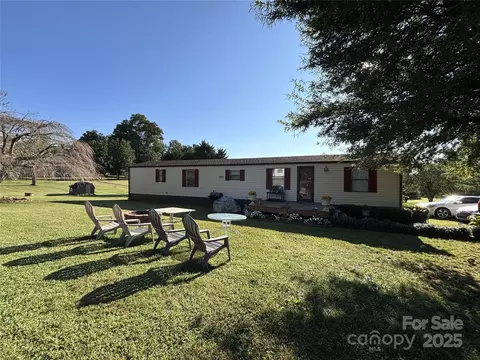 143 Bluegill Ln, Statesville, NC 28625