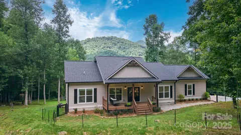 121 Rocky Branch Rd, Franklin, NC 28734