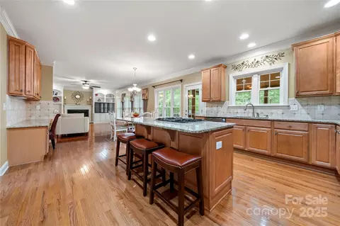 304 Inland Cove Ct, Lake Wylie, SC 29710