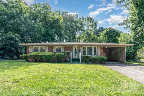 4900 Snow White Ln, Charlotte, NC 28213