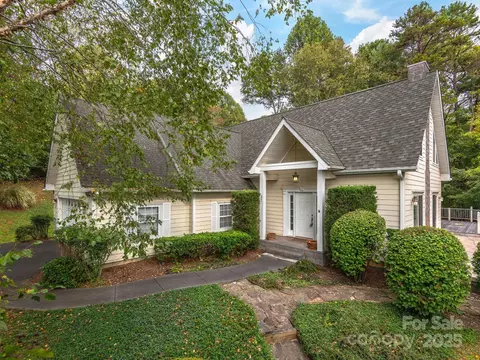 221 Wind Whisper Dr, Asheville, NC 28804