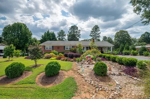 2384 Abby Ave, Lincolnton, NC 28092