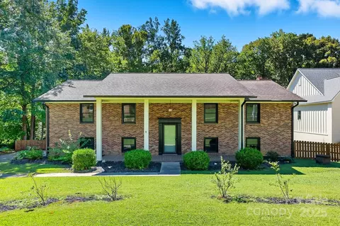 62 Bowen Dr, Belmont, NC 28012