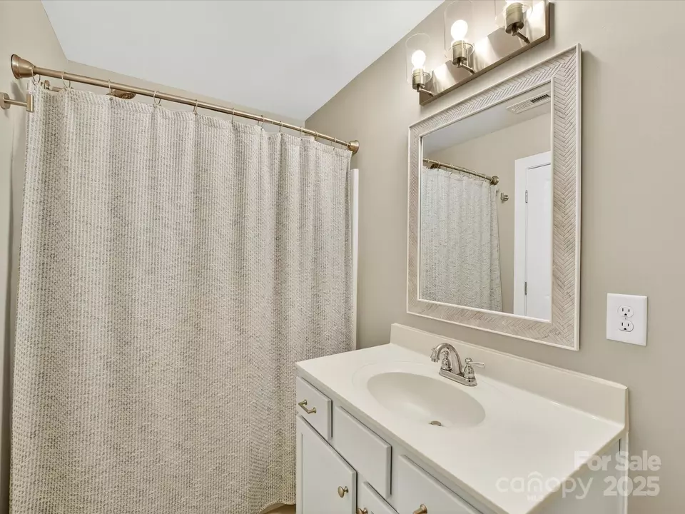 Bath - 12220 Huntersville Concord Rd, Huntersville, NC 28078 photo 5 of 6