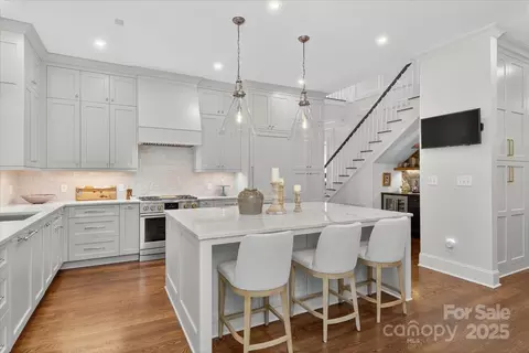 6016 Knight Crest Ct, Charlotte, NC 28210