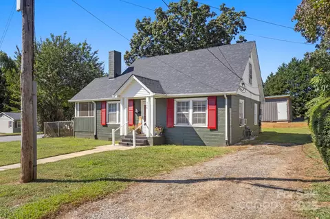 320 S Oakwood Dr, Statesville, NC 28677